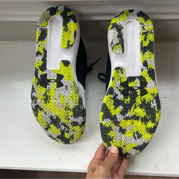 Under Armour basketball sneakers men’s 10.5 women’s 12 black with camo - Picture 5 of 10